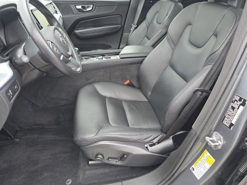 Used 2018 Volvo XC60 T6 Momentum w/ Advanced Package image 19