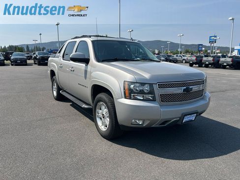 Used 2009 Chevrolet Avalanche LT w/ Luxury Package AWD/4WD image 1