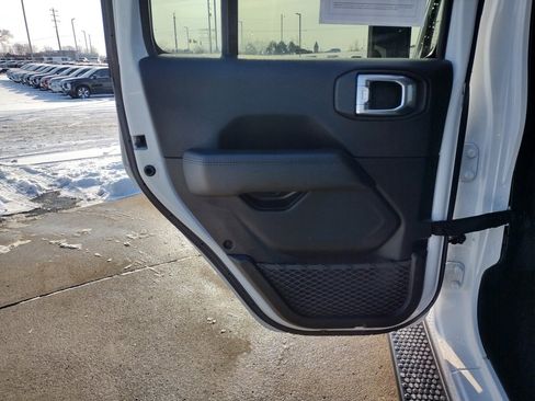 Used 2021 Jeep Wrangler Unlimited Sahara image 12