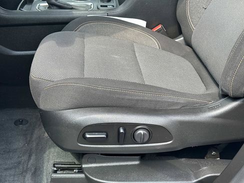 Certified 2020 Chevrolet Traverse LT FWD image 17