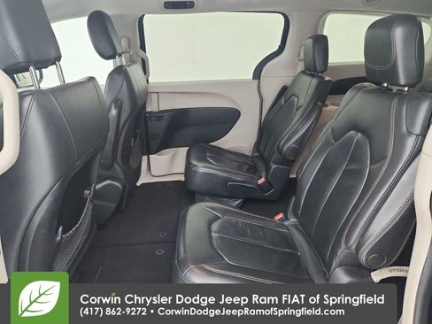 Used 2017 Chrysler Pacifica Touring-L image 31