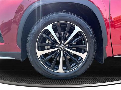 Used 2021 Toyota Highlander XSE FWD image 35