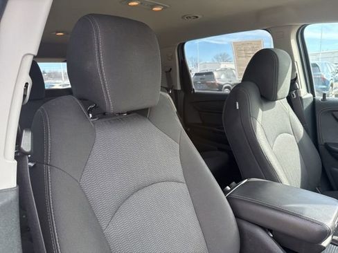 Used 2017 Chevrolet Traverse LT image 24