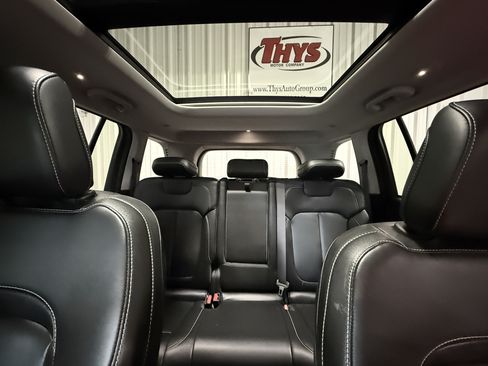 Used 2023 Jeep Grand Cherokee Limited w/ Black Appearance Package AWD/4WD image 24