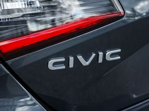 Certified 2024 Honda Civic EX-L image 9