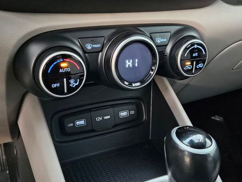 Certified 2022 Hyundai Venue SEL w/ Cargo Package image 20