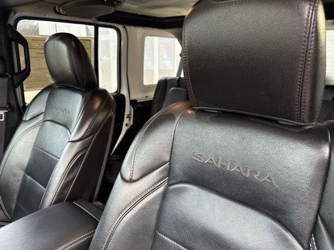 Used 2023 Jeep Wrangler Sahara w/ Cold Weather Group image 12