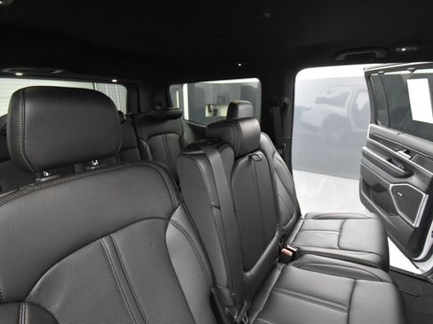 Used 2024 Jeep Wagoneer 4WD w/ Convenience Group I image 19