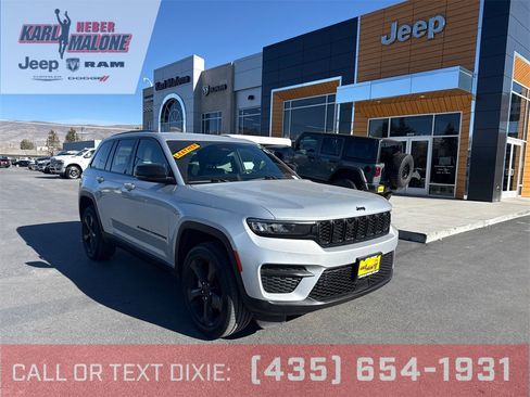 Used 2023 Jeep Grand Cherokee Altitude image 1