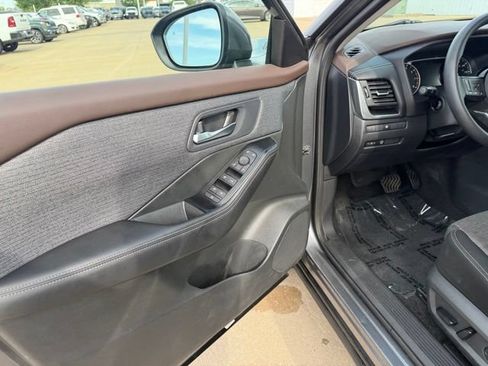 Used 2023 Nissan Rogue SV AWD/4WD image 15