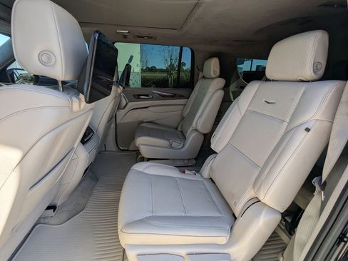 Used 2024 Cadillac Escalade ESV Sport Platinum w/ Heavy-Duty Trailer Package image 16