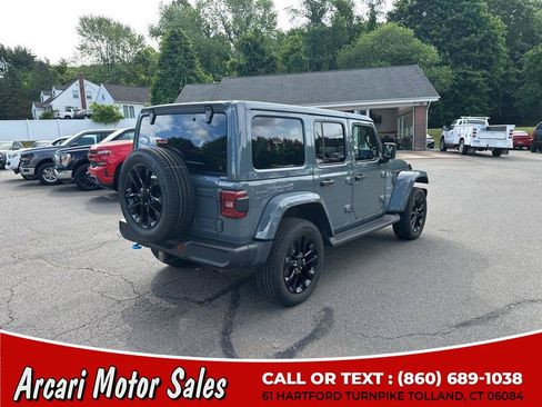 Used 2024 Jeep Wrangler Unlimited Sahara w/ Technology Group AWD/4WD image 5