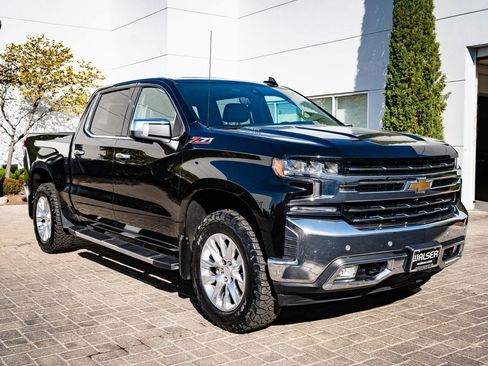 Used 2020 Chevrolet Silverado 1500 LTZ w/ LTZ Premium Package image 5