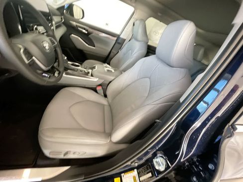 New 2026 Toyota Highlander Platinum image 11