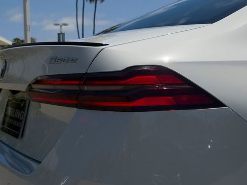 New 2026 BMW 550e xDrive w/ Premium Package AWD/4WD image 5