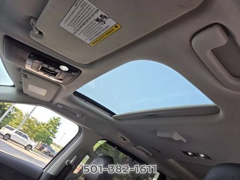 Used 2025 Kia Carnival SX w/ SX Dark Edition Package FWD image 10