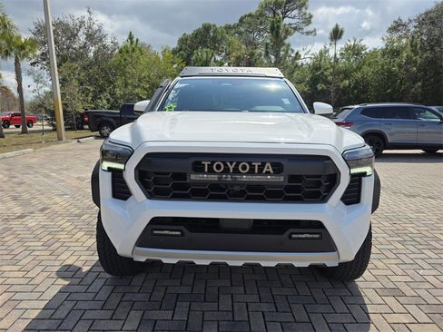 Used 2025 Toyota Tacoma Trailhunter image 2