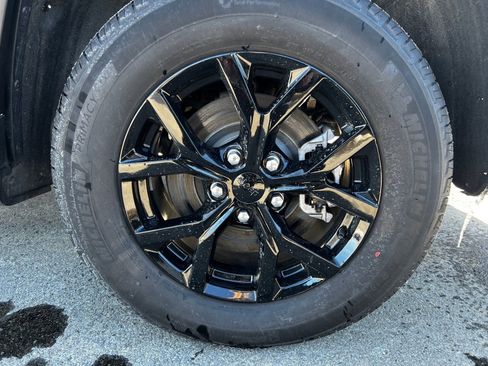 Used 2025 Jeep Grand Cherokee L Altitude image 7