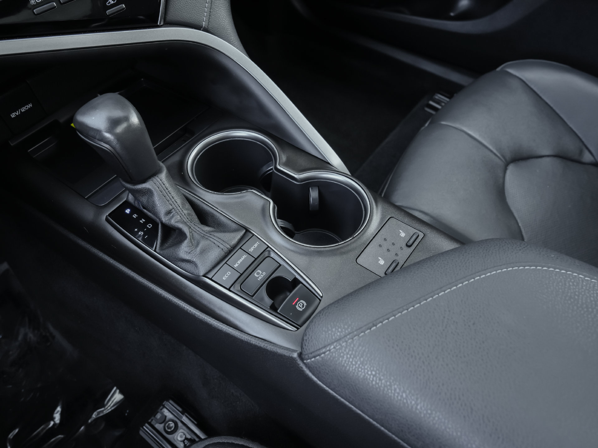 Used 2022 Toyota Camry XSE w/ Navigation Package FWD image 9