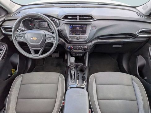 Used 2023 Chevrolet TrailBlazer LT FWD image 14