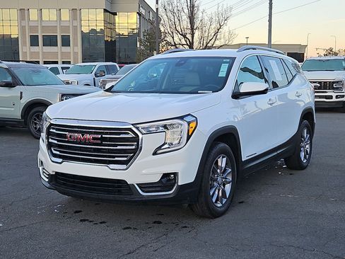 Used 2023 GMC Terrain SLT image 11