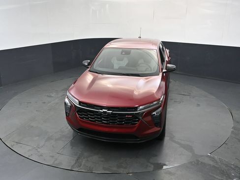 Used 2025 Chevrolet Trax RS w/ Driver Confidence Package FWD image 30