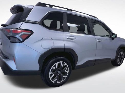 Used 2025 Subaru Forester Premium AWD/4WD image 8