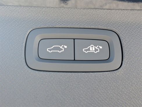 New 2026 Volvo XC90 B5 Core w/ Protection Package Premier image 13