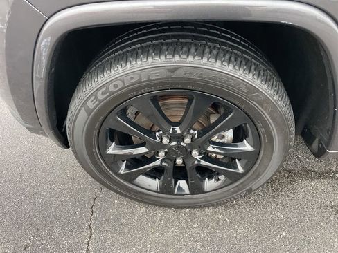 Used 2021 Jeep Grand Cherokee Laredo X image 9