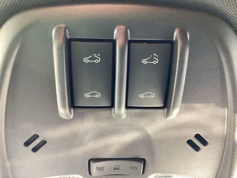 Used 2025 Chevrolet Trax RS w/ Sunroof Package FWD image 24