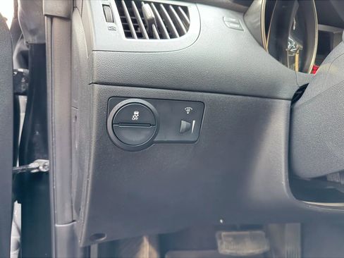 Used 2015 Hyundai Genesis 3.8 image 10