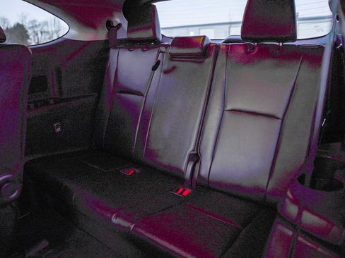 Used 2021 Toyota Highlander XLE FWD image 38