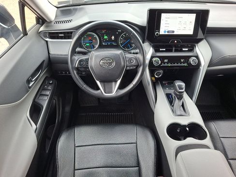 Used 2023 Toyota Venza LE image 11