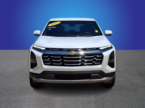 Used 2025 Chevrolet Equinox LT FWD image 2