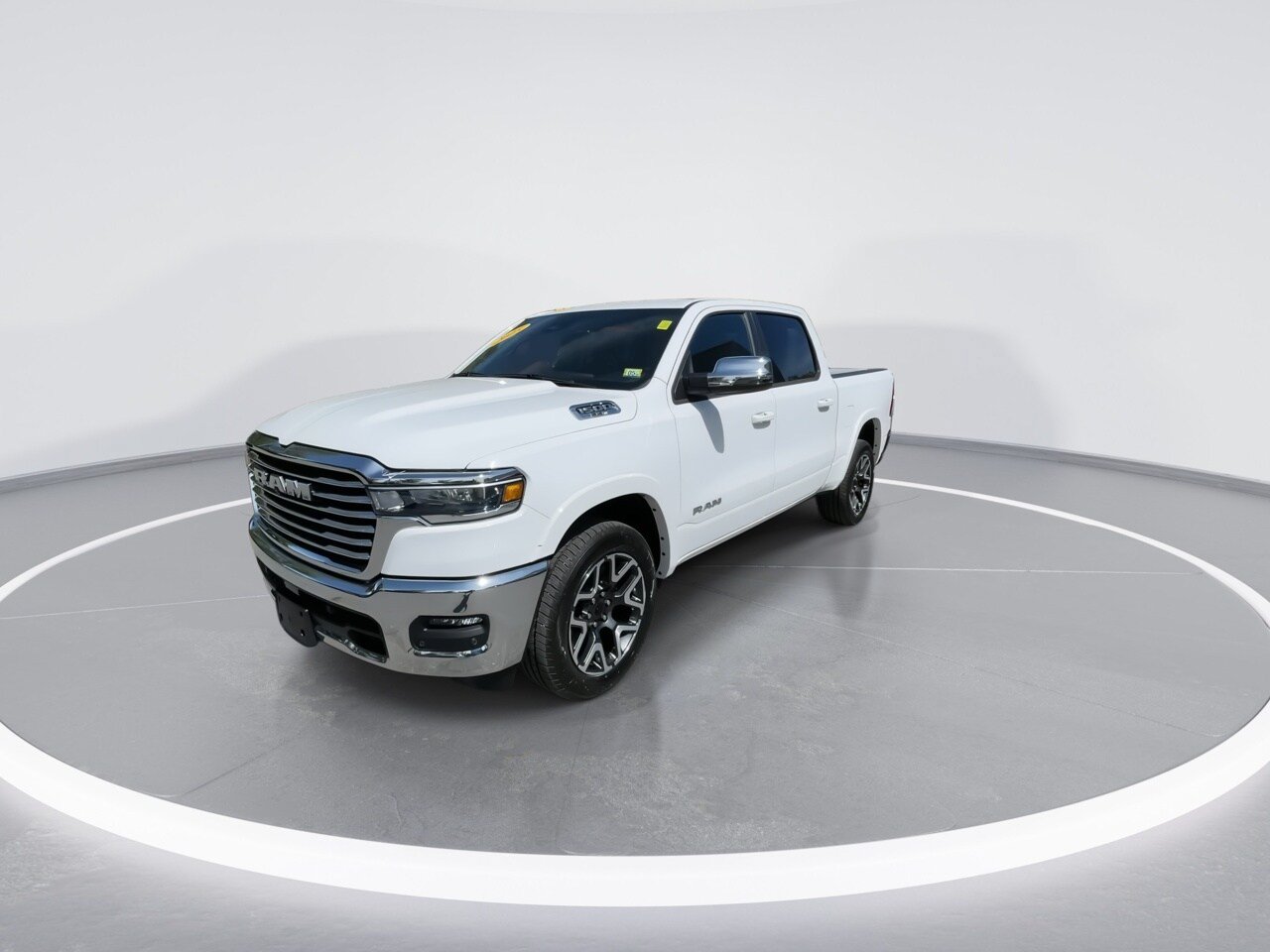 Used 2025 RAM 1500 Laramie AWD/4WD image 7