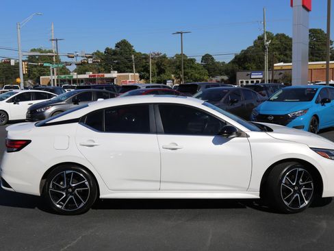Used 2024 Nissan Sentra SR w/ SR Premium Package image 4