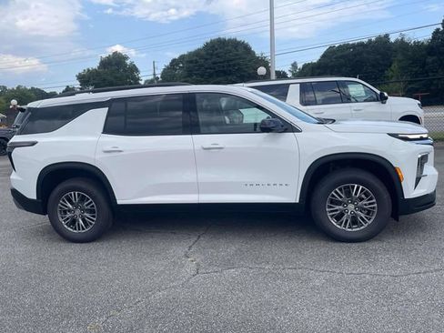 New 2027 Chevrolet Traverse LT w/ Driver Confidence Package FWD image 2
