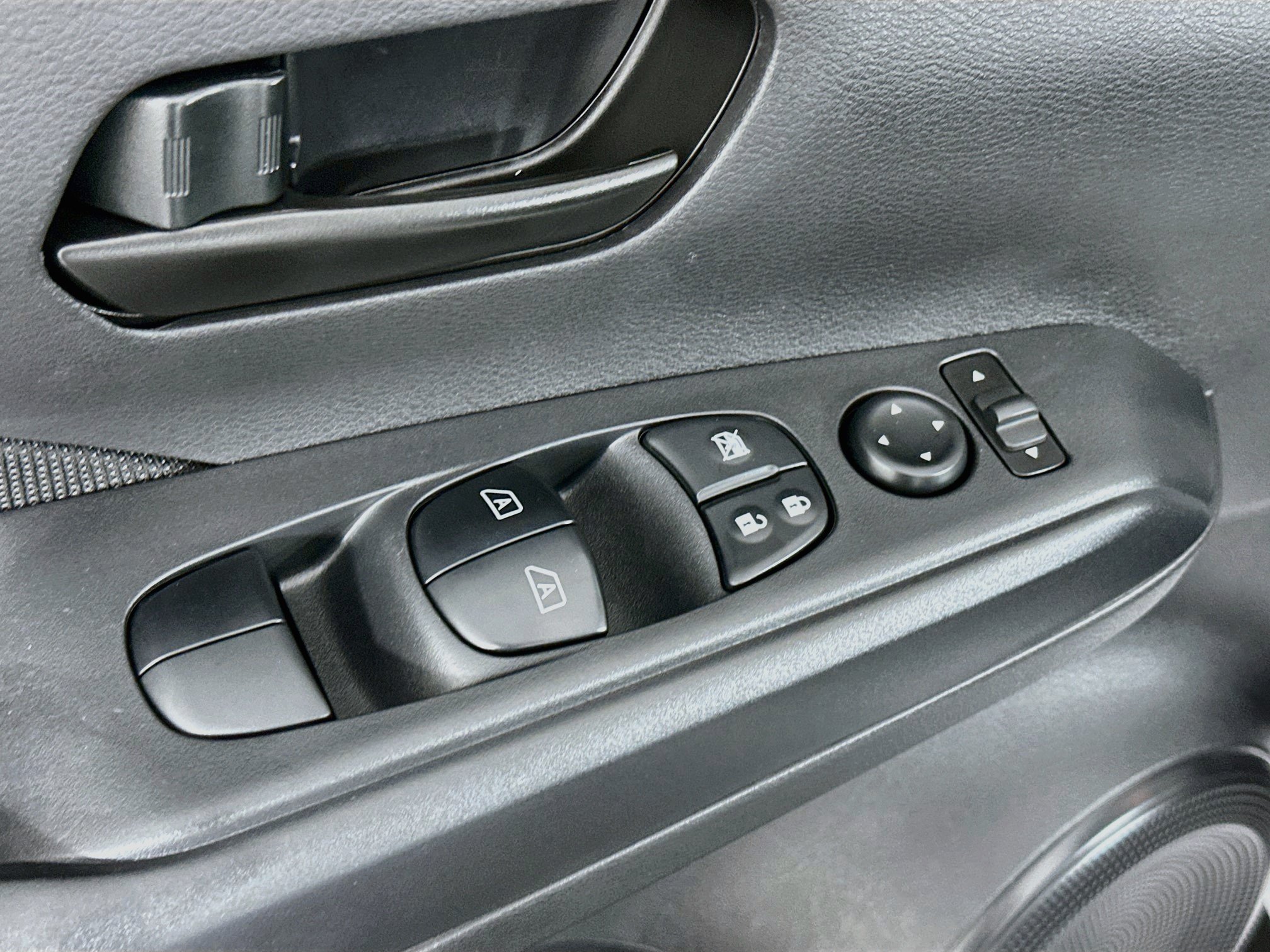 Used 2025 Nissan Kicks Play S FWD image 15