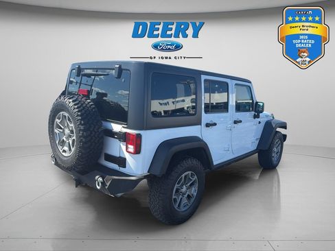 Used 2015 Jeep Wrangler Unlimited Rubicon w/ Connectivity Group AWD/4WD image 9