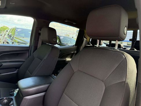 Used 2023 Chevrolet Colorado Trail Boss AWD/4WD image 10