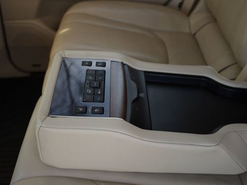 Used 2021 Lexus LX 570 4WD w/ 3rd Row & Luxury Pkg image 14