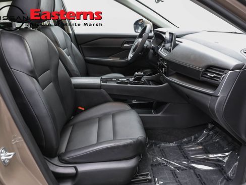Used 2024 Nissan Rogue SV w/ SV Premium Package FWD image 23