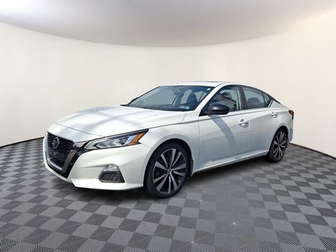 Used 2019 Nissan Altima 2.5 SR w/ SR Premium Package FWD image 3