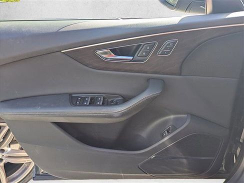 Used 2022 Audi Q8 Prestige image 9