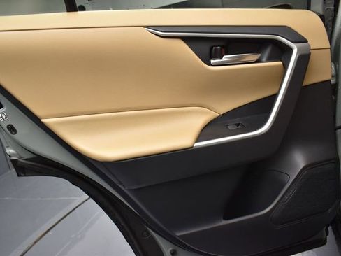 Used 2020 Toyota RAV4 XLE image 16