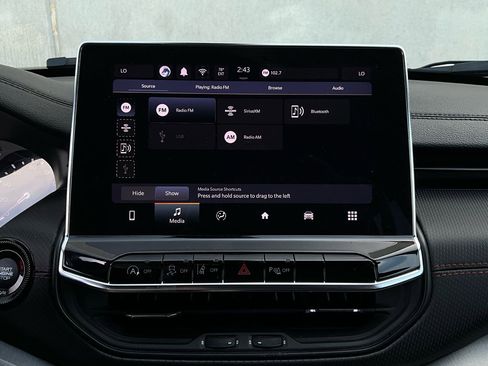 Used 2025 Jeep Compass Trailhawk image 31