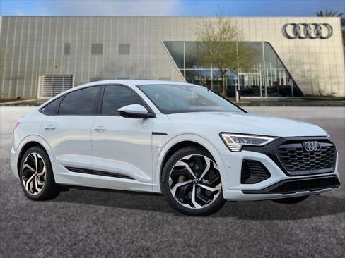 Used 2024 Audi Q8 e-tron Premium Plus image 1