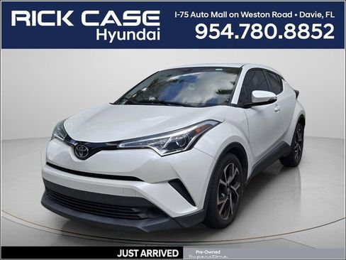 Used 2018 Toyota C-HR XLE image 1