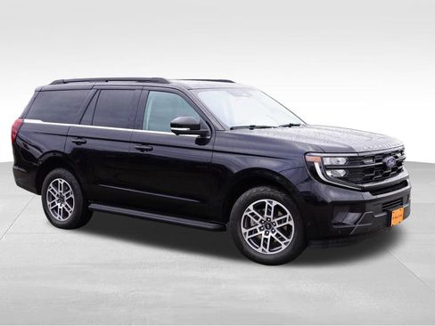 Used 2025 Ford Expedition Active AWD/4WD image 2