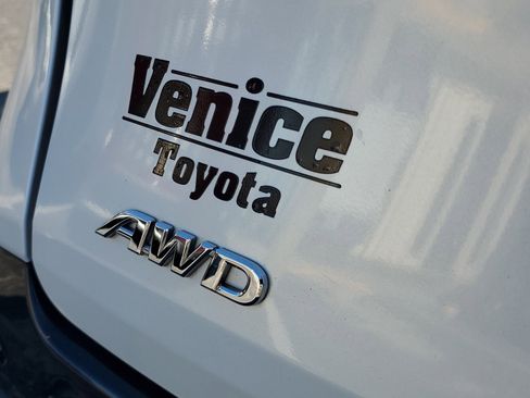 Used 2022 Toyota Sienna Platinum image 11